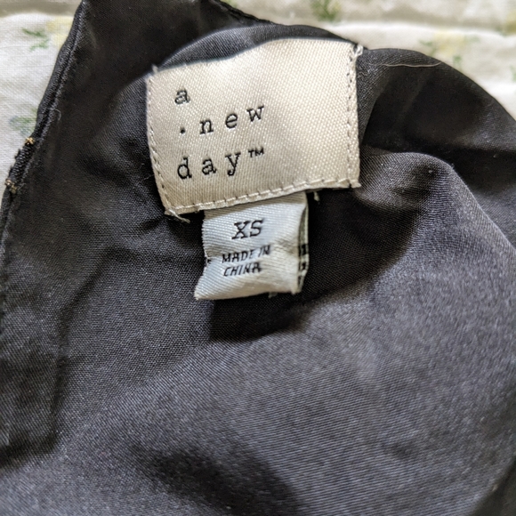 A New Day Size Extra Small Black And Gold Dress. - Picture 5 of 5